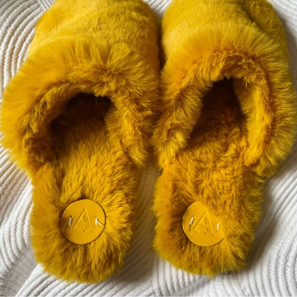 NWOT Anthropologie Faux Fur Slippers in Yellow - Picture 4 of 10